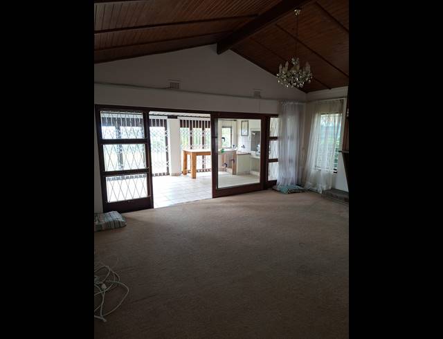 5 BEDROOM FREEHOLD FOR SALE IN UVONGO